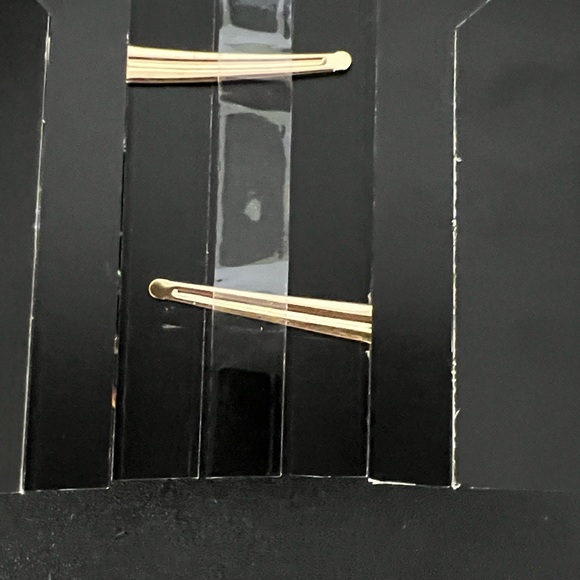 2 Inch Gold Rhinestone Skeleton Hand Hair Clips NEW - Picture 2 of 7